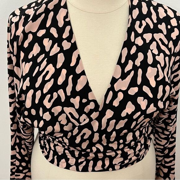 Diane Von Furstenberg (DVF) 100% Silk Pink and Black Leopard print wrap top -- L - Picture 7 of 13